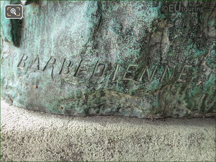 Barbedienne inscription on Lion et Lionne se Disputant un Sanglier statue