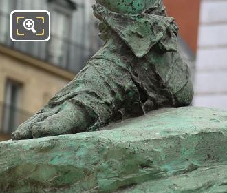 Photo of cloth bound foot on Retour de Chasse statue