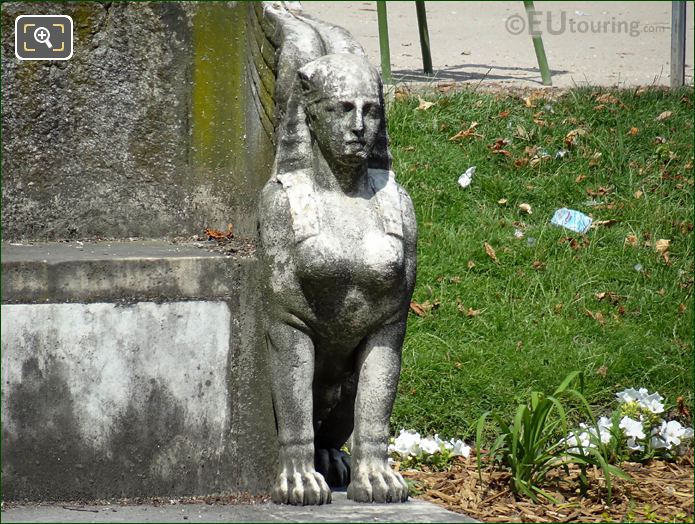 Exedra side statue south side Jardin des Tuileries