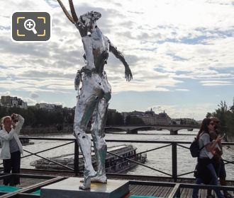 LHS Le Massacre d'Athena statue Pont des Arts