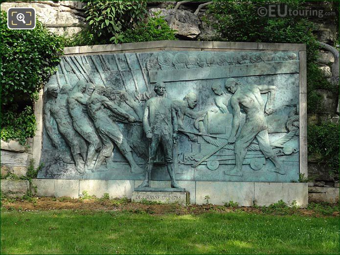 Monument Amiral Grasse in Jardins du Trocadero