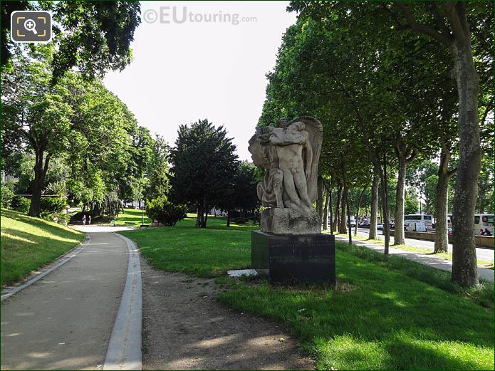 Place Varsovie and Monument to Polish Fighters