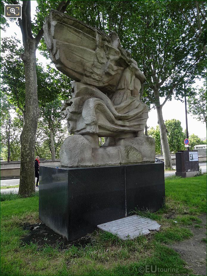 Back and RHS of Monument to Polish Fighters