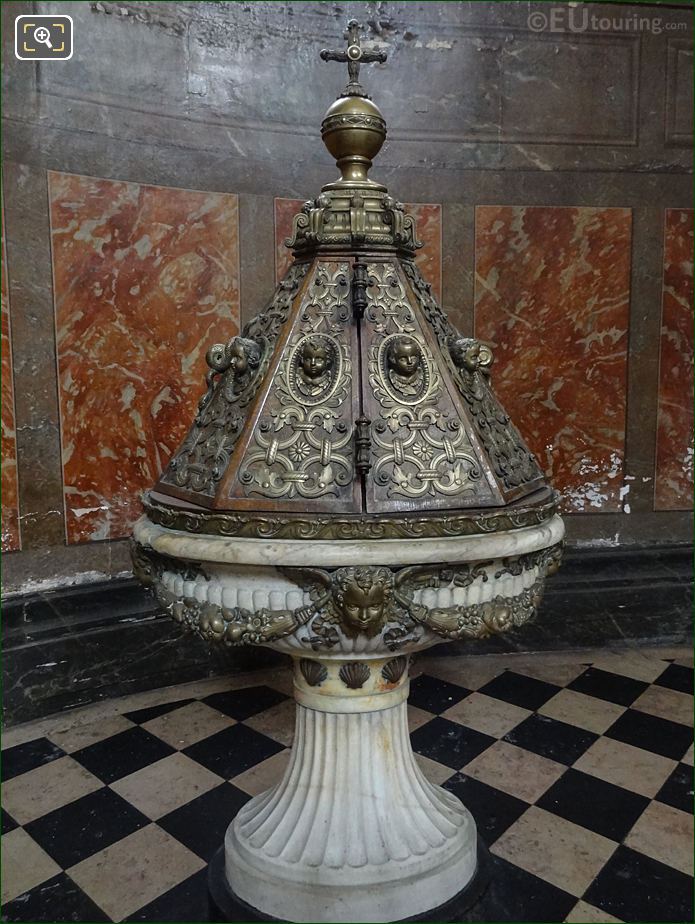 La Fontaine Baptismale in Eglise Saint-Roch, Paris