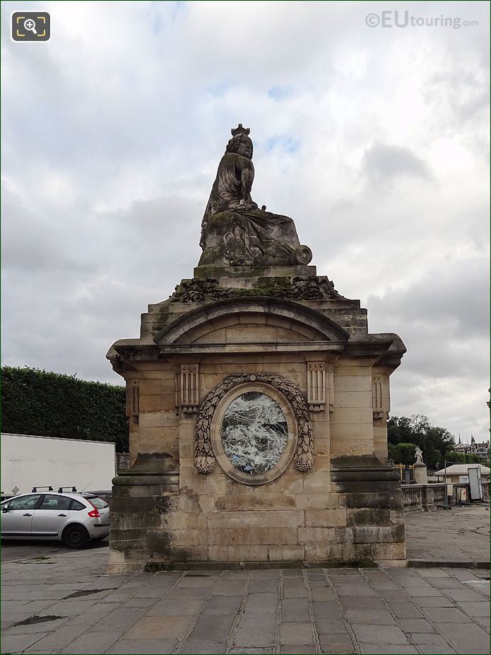 Right side of Pavilion Guardhouse with Strasbourg statue