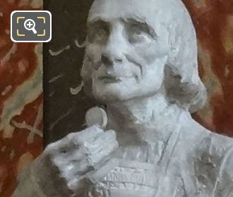 Saint Jean Vianney Cure d'Ars heros du sacerdoce statue