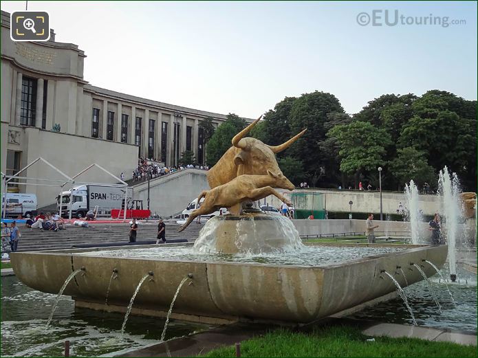 Trocadero Gardens water fountain statue Taureau et Daim