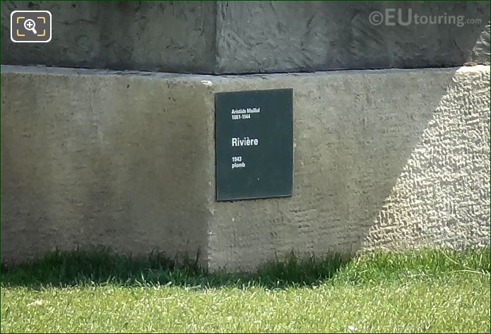 Plaque on La Riviere statue in Paris