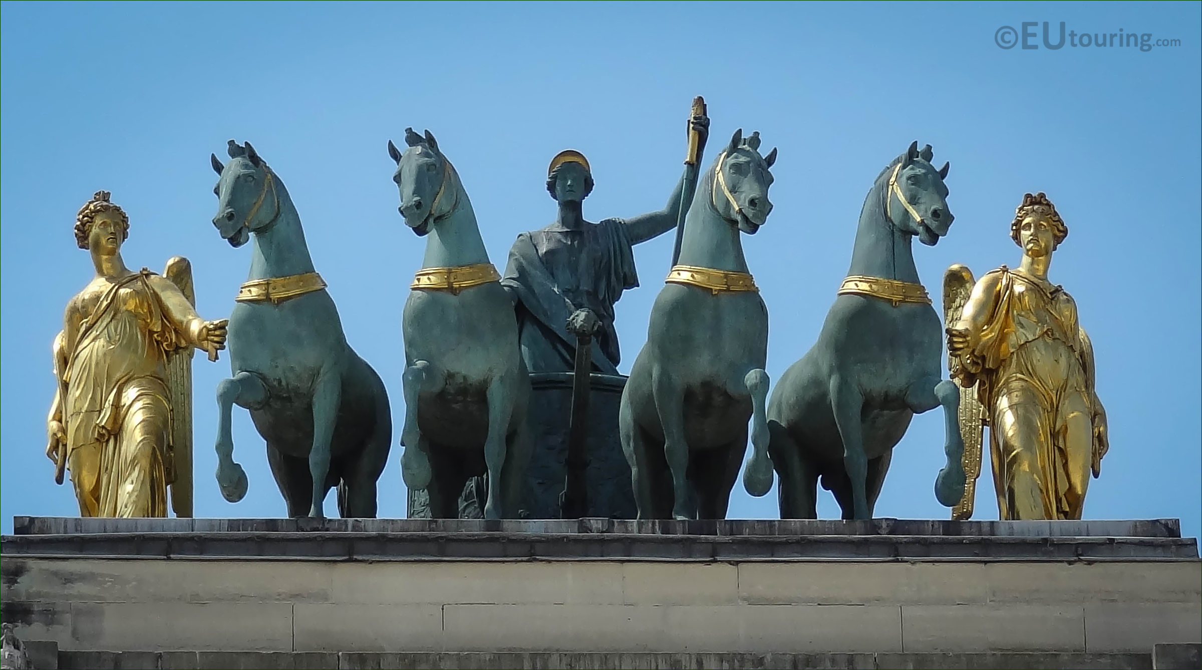 statues_in_paris_m13DSC03653-2_lrg.jpg