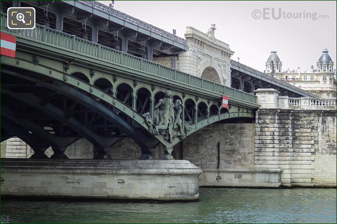 Pont de Bir-Hakeim north side arches with Boatmen statue group