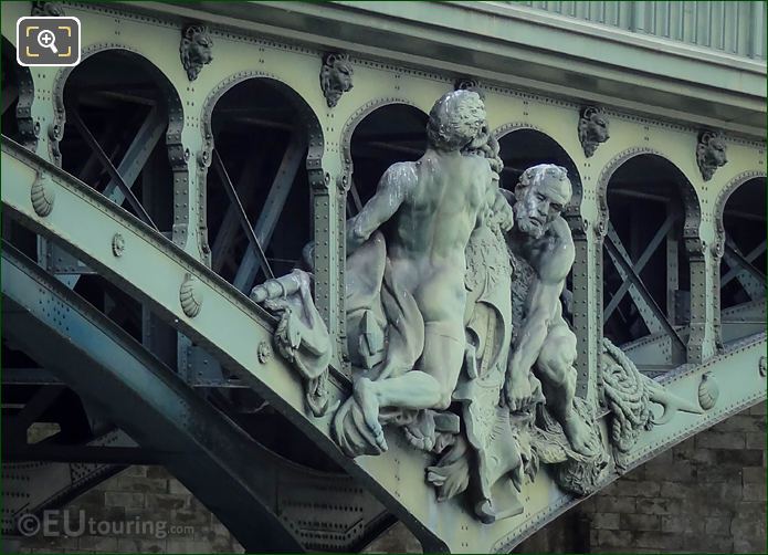 Boatmen statue on Pont de Bir-Hakeim north side