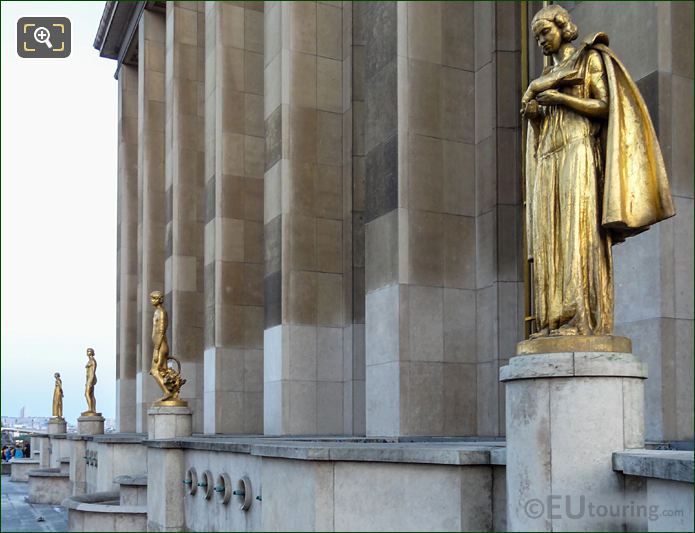 Les Oiseaux with 3 other golden statues