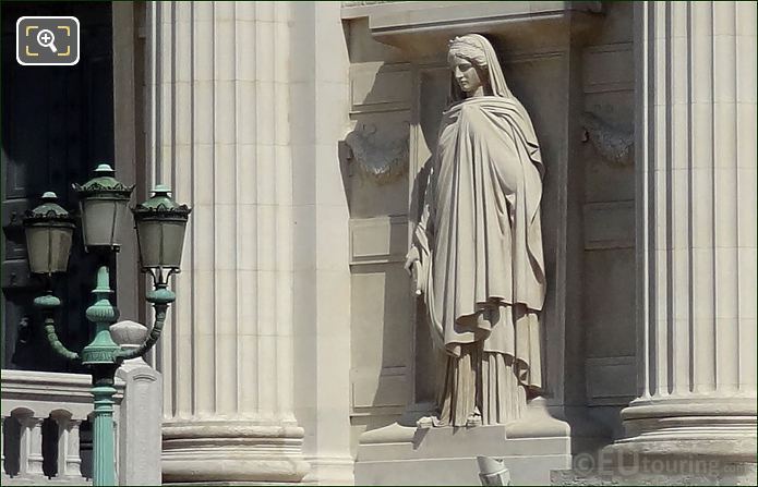 Palais de Justice and La Prudence statue