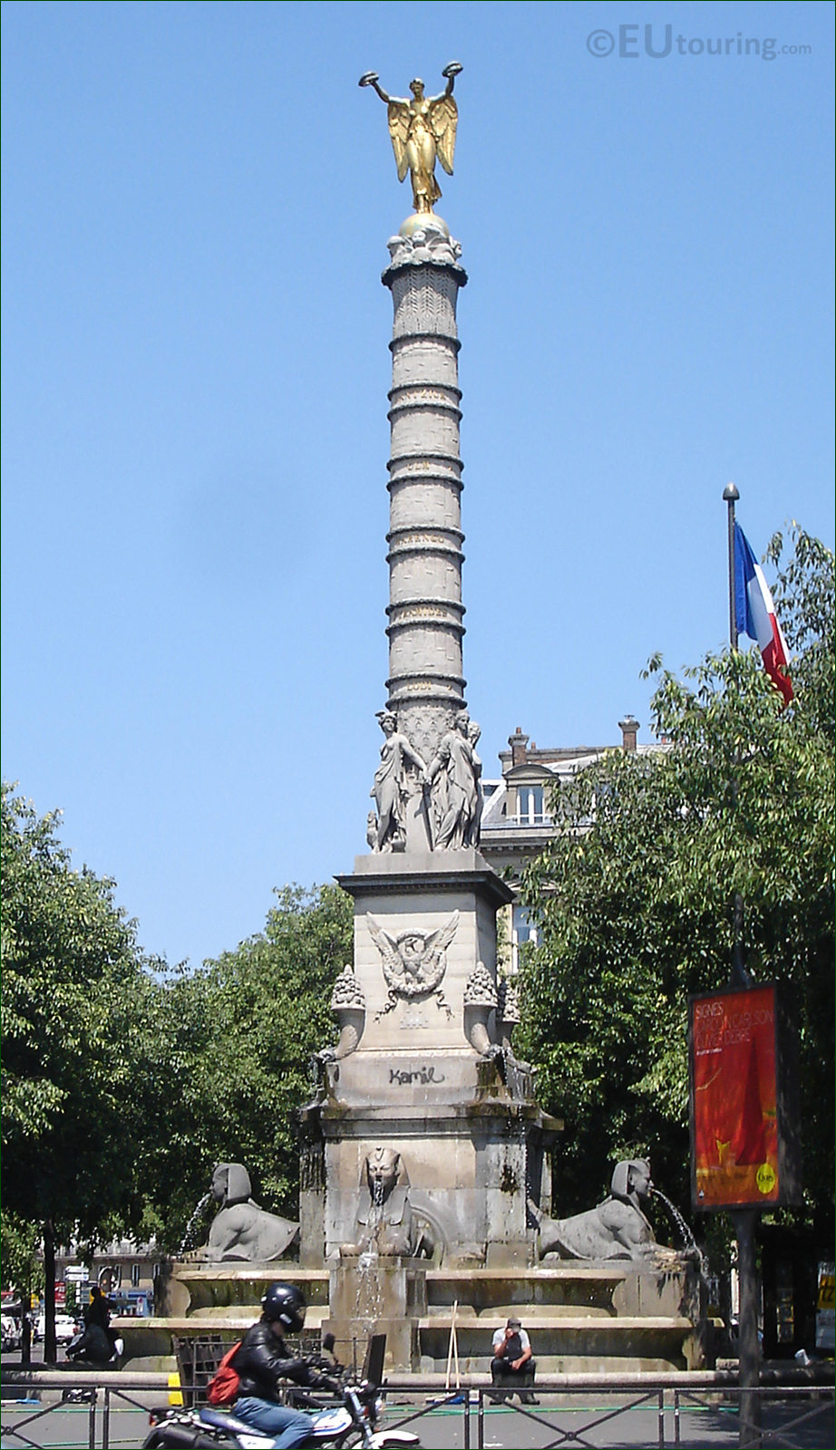 Golden Victoire statue on Fontaine du Palmier - Page 20