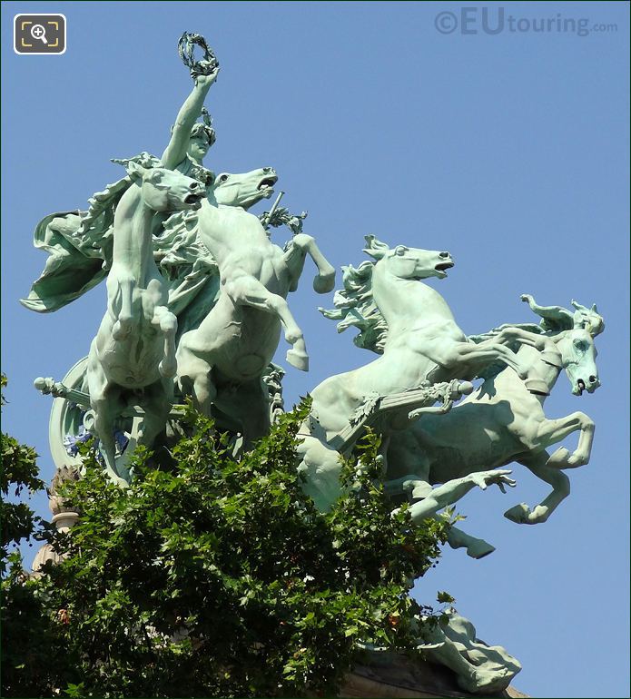 Grand Palais L'Immortalite Devancent le Temps statue