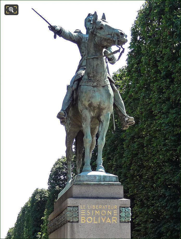 Simone Bolivar Statue