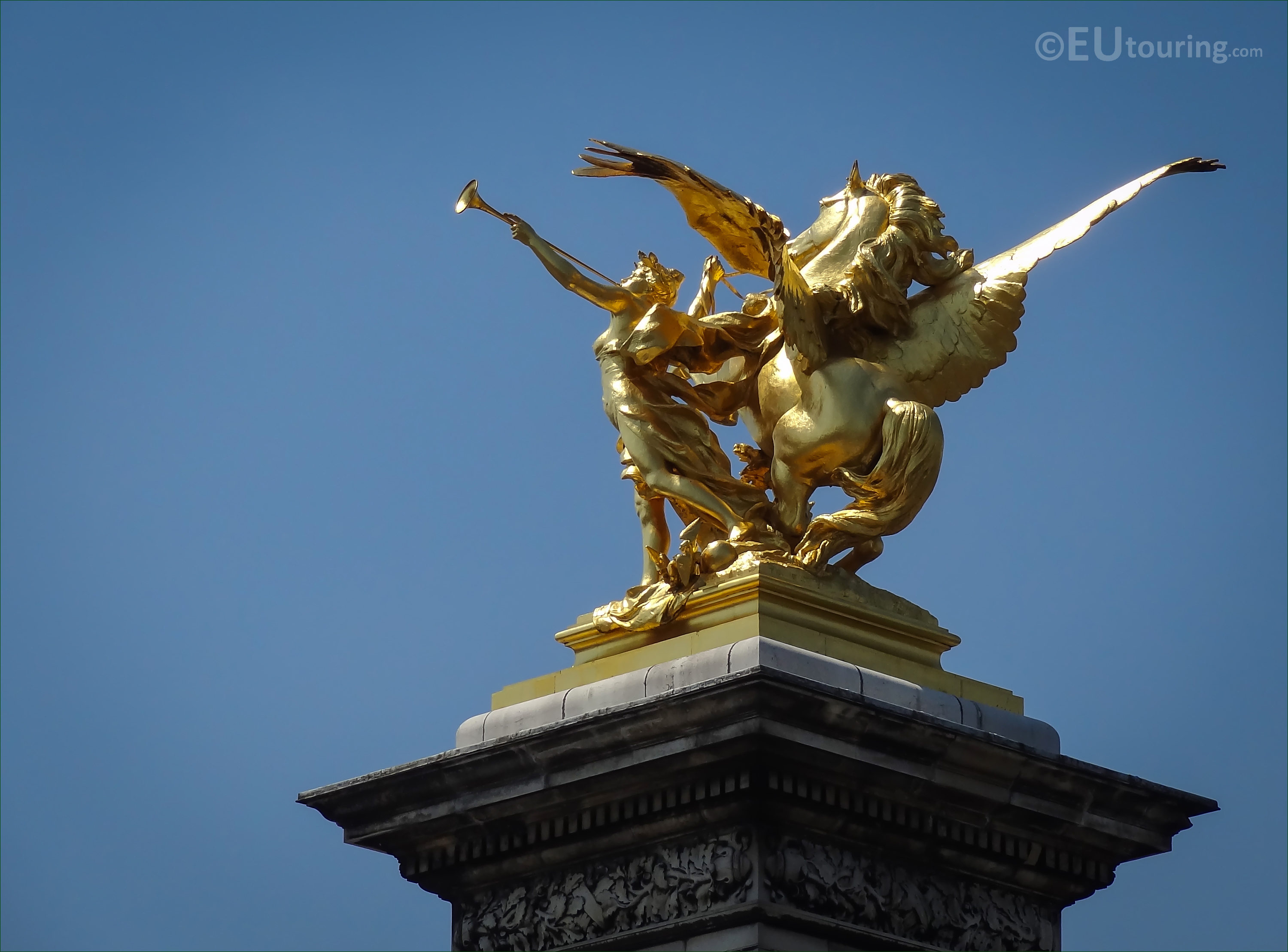 Photos of Renommee de l'Industrie statue on Pont Alexandre III - Page 547