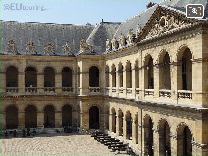 Les Invalides inner norh east corner with horse statues