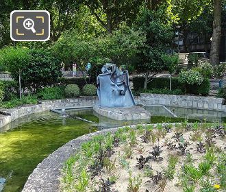 L'Hydrorrhage sculpture inside Tino Rossi Gardens