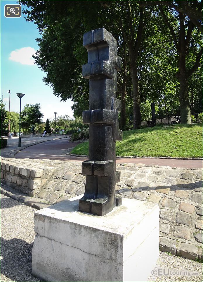 Paris Stele sculpture by Liuba Boyadjieva