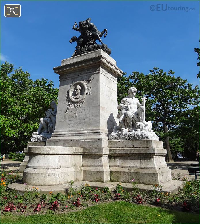 L'Ordre statue group on monument to Barye