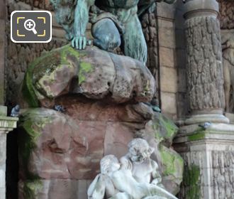 Fontaine Medicis Polyphemus, Acis and Galatea statues