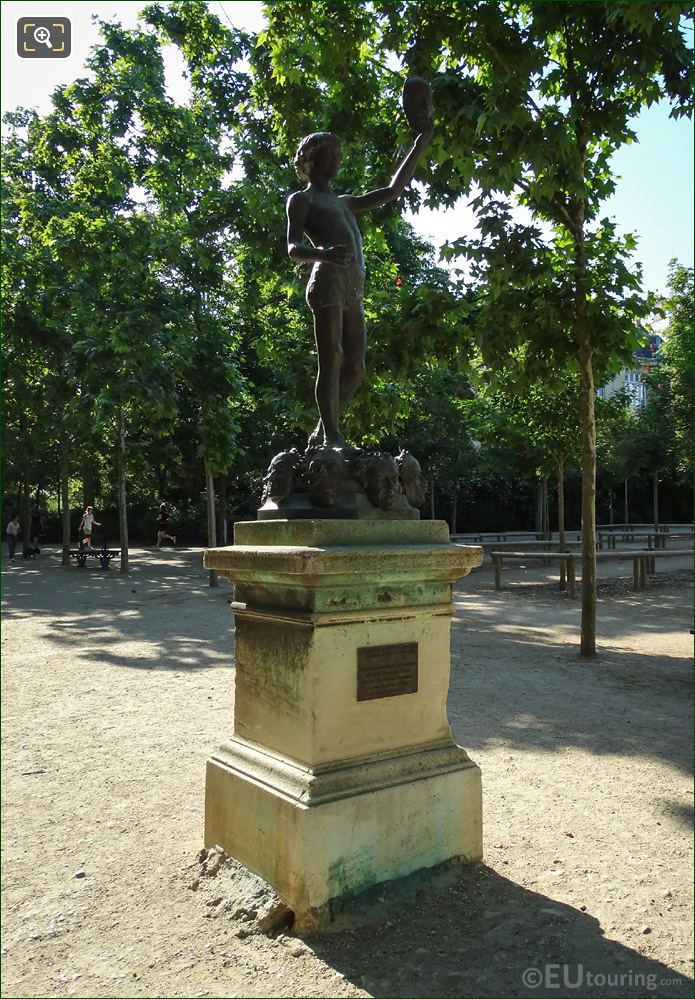 Le Marchand de Masques statue on pedestal