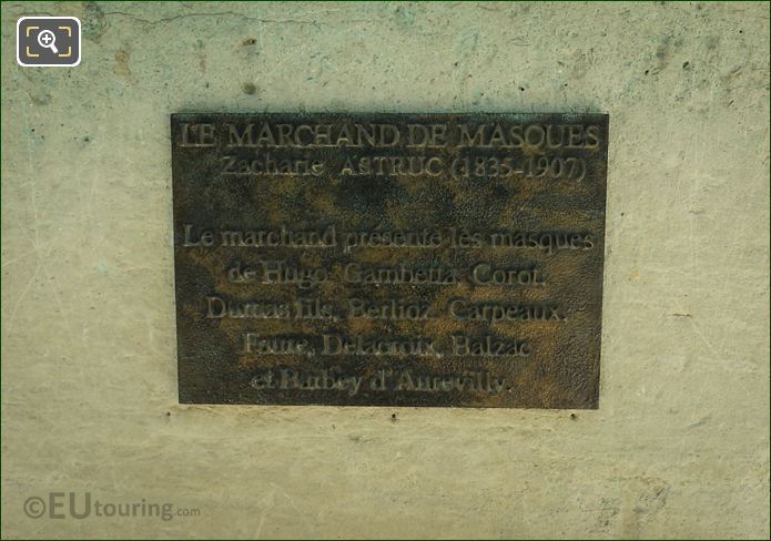 Plaque on Le Marchand de Masques statue