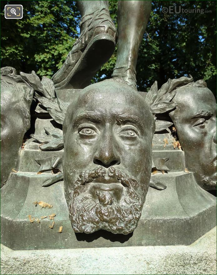 Jean-Baptiste Faure mask on statue