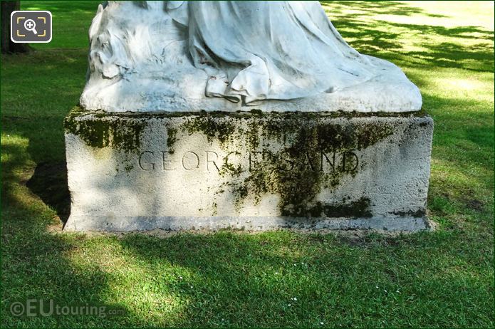 Name inscription on the George Sand statue