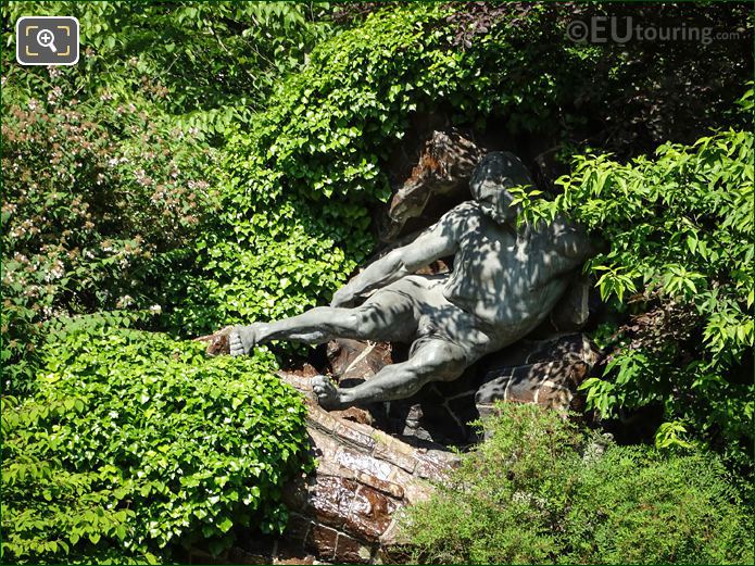 l'Effort statue in Luxembourg Gardens