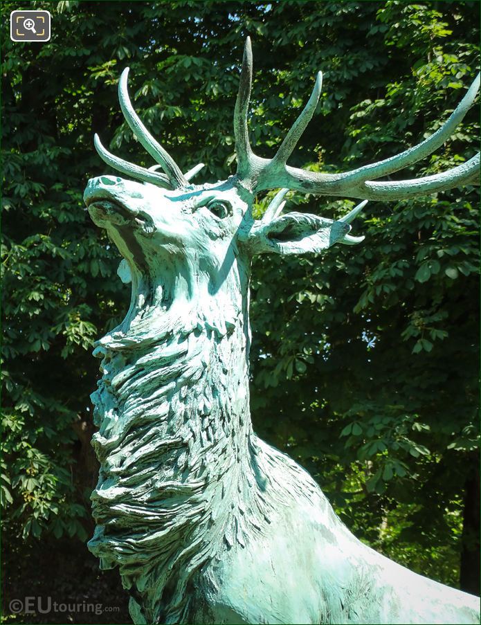 Stag on the Harde de Cerfs statue