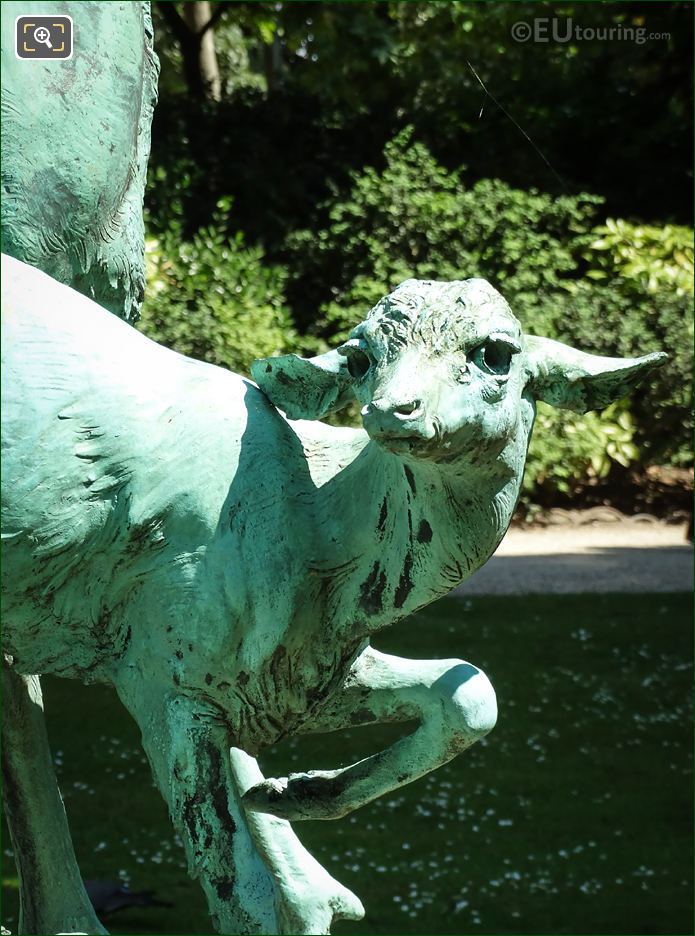 Fawn on the Harde de Cerfs statue