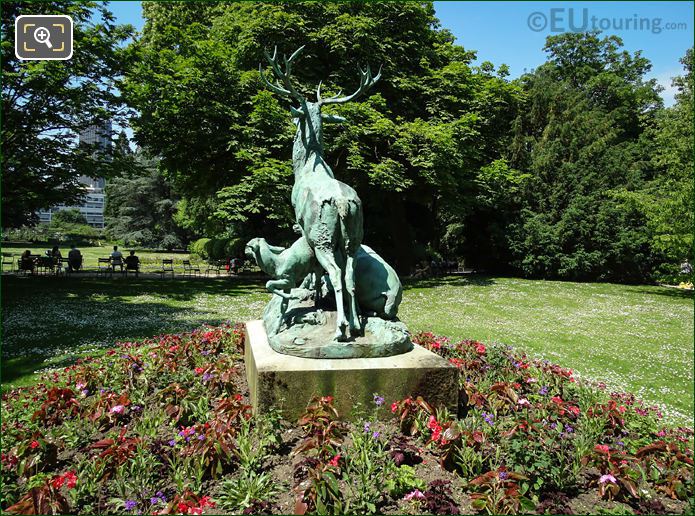 Rear of Harde de Cerfs statue group