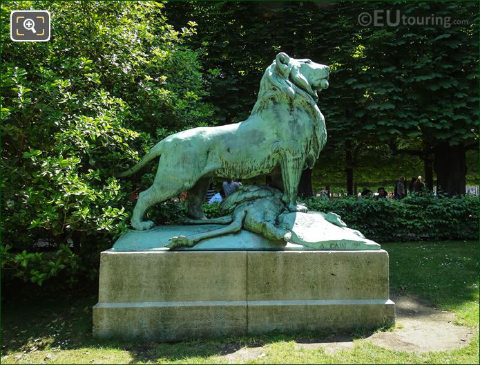Le Lion de Nubie et sa Proie statue within Jardin du Luxembourg
