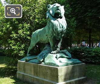 1872 bronze Le Lion de Nubie et sa Proie statue