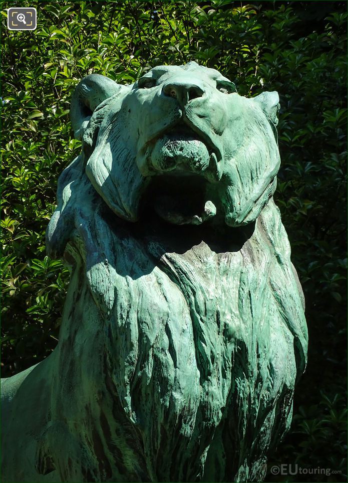 1872 bronze statue of a Nubia lions head