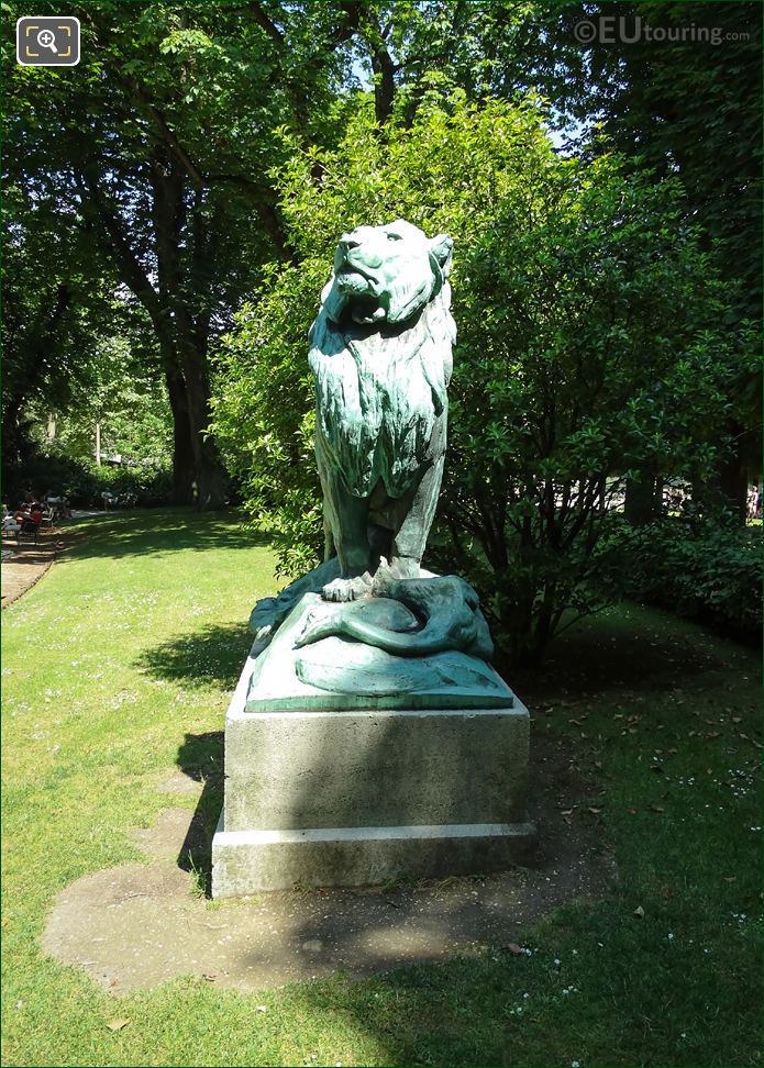 Front view of lion statue in Luxembourg Gardens