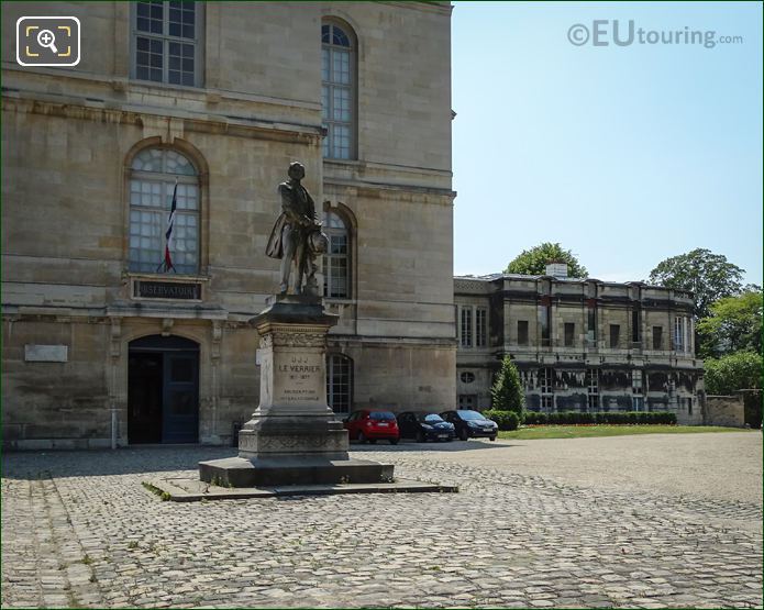 Observatoire de Paris statue Urbain J J Le Verrier