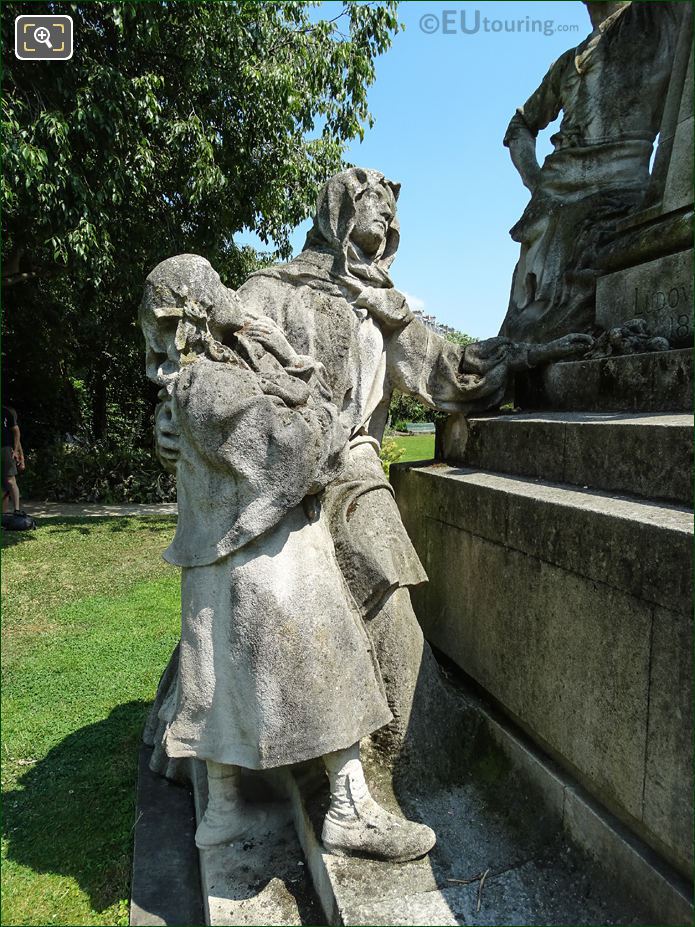 Front statue group on Ludovic Trarieux monument