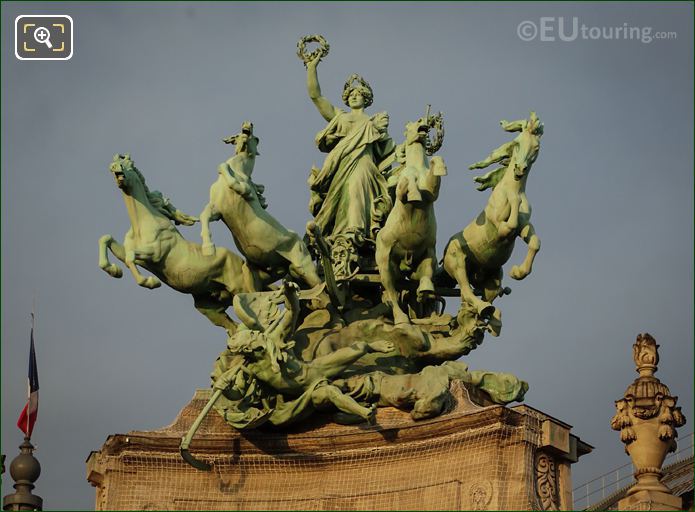 Immortality Outstripping Time quadriga the Grand Palais