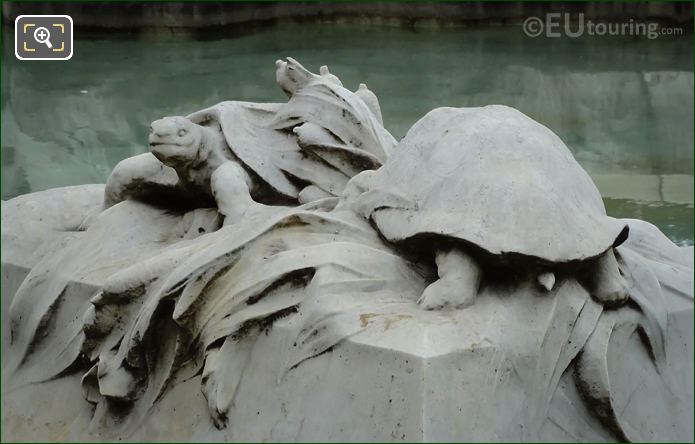 Sculpted turtles Fontaine Miroir d'eau