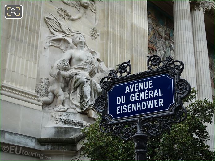 Music statue on Grand Palais