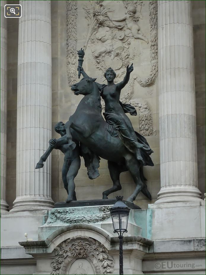 Paris statue La Science en marche en depit de l'Ignorance