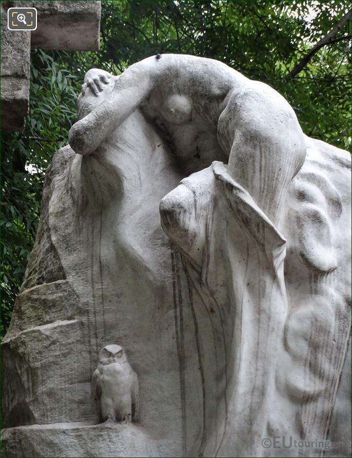 Marble owl sculpture on Le Reve du Poete monument