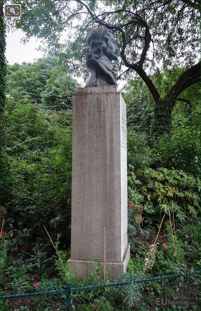 Samuel Champlain monument in Paris from 26 June 2004