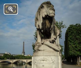 Lion a l'Enfant statue east side