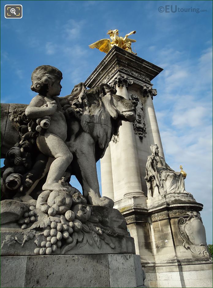 Child sculpture on the Lion a l'Enfant statue