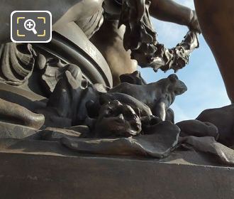 Bronze frogs on Pont Alexandre III SE candelabra