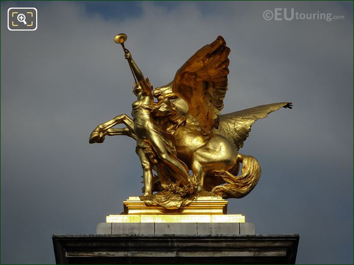 Renommee de la Guerre statue Pont Alexandre III